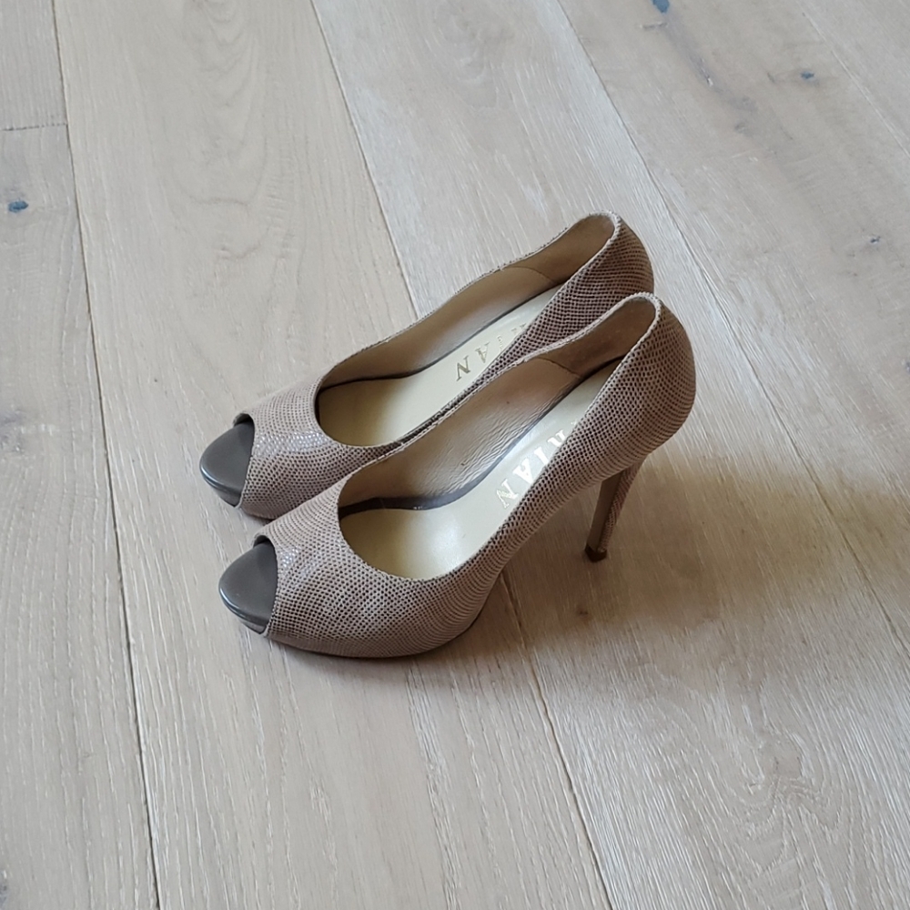 High heel shoes - Picture 6 of 11